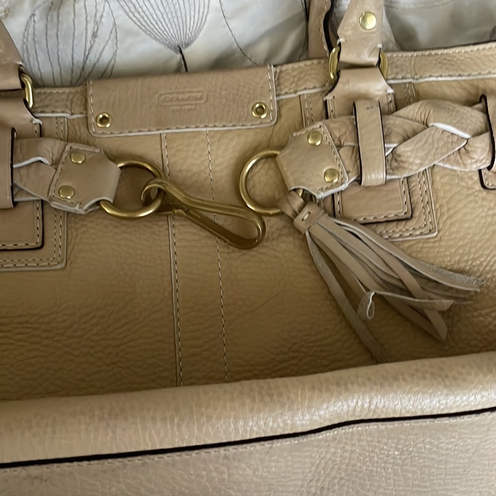 Coach light tan/cream Hampton shoulder bag. - Picture 16 of 16